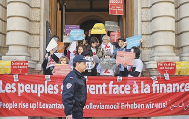 Escándalo no da tregua a políticos sacudidos por la controversia