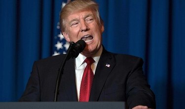 Estados Unidos ataca base aérea de Siria con misiles Tomahawk