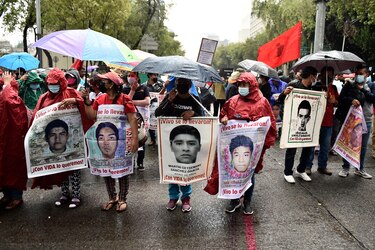 Manifestación para exigir castigo por desaparición de 43 estudiantes en México