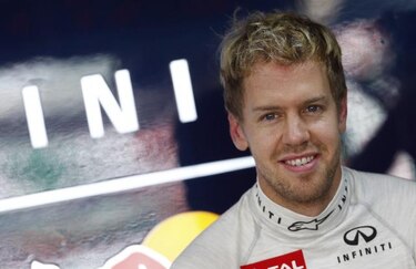 Vettel domina en prácticas y se encamina hacia su cuarta corona