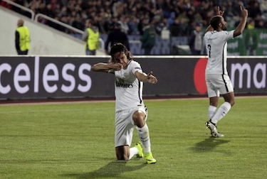 Cavani vuelve a sacar de un apuro al PSG