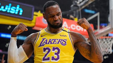 LeBron James encesta a los Medias Rojas de Boston