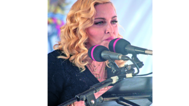 Madonna inaugura un hospital