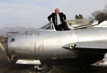 Albania vende aviones de la era comunista