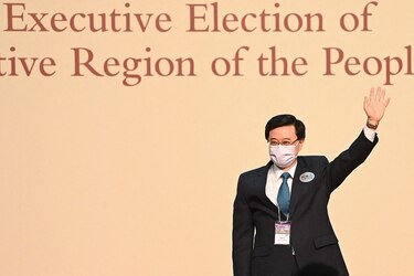 Exjefe de seguridad John Lee escogido como nuevo gobernante de Hong Kong