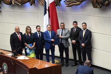 En 40 minutos y con la ciudad de Panamá paralizada, la Asamblea Nacional aprobó el contrato minero