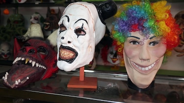 Las caretas: un arte que da rostro al adiós en Ecuador cada fin de año