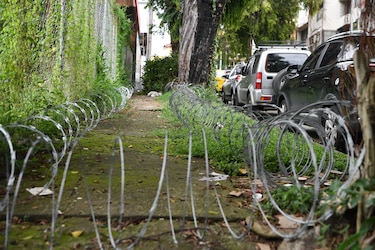 Municipio de Panamá investiga la instalación de serpentina en acera pública de Calidonia
