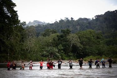Rescatan en el Caribe colombiano a 41 migrantes asiáticos que viajaban hacia Panamá