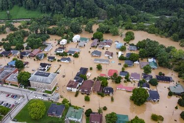 Inundaciones en el sur de Estados Unidos dejan al menos 25 muertos