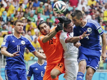 Bosnia logra primer triunfo en un Mundial y acaba con ilusión de Irán