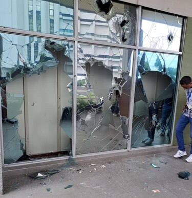 Vandalizan las instalaciones de la Contraloría General en la avenida Balboa 
