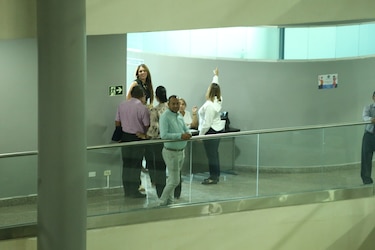 Cheques, filas y protesta: así se pagan ahora las quincenas en la Asamblea Nacional para detectar ‘botellas’