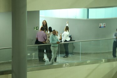 Cheques, filas y protesta: así se pagan ahora las quincenas en la Asamblea Nacional para detectar ‘botellas’