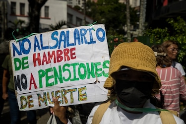 Empleados públicos exigen aumento de salario en Venezuela
