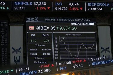 Argentina autoriza a comprar un máximo de 2 mil dólares por mes