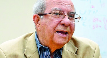 Juez niega cerrar caso que vincula a exrector