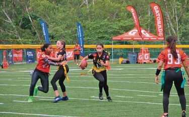 Los Raiders ganan y siguen con su paso firme en la liga Varsity
