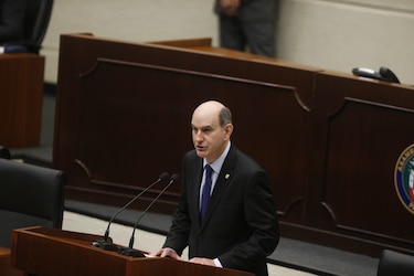 Chapman presenta ante la Asamblea Nacional un presupuesto marcado por la deuda pública
