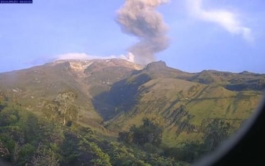 Colombia, en alerta por emisión de ceniza en volcán Nevado del Ruiz