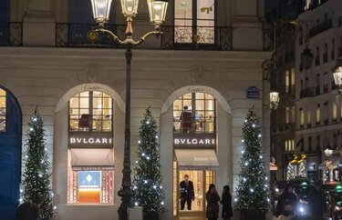 Tres ladrones roban un botín millonario en una tienda de lujo en París