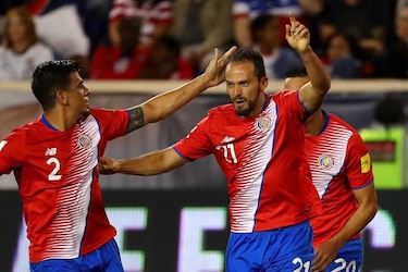 Costa Rica vence 2-0 a Estados Unidos