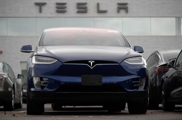Análisis hace que Tesla supere capitalización de mercado de Walmart  y Johnson & Johnson 