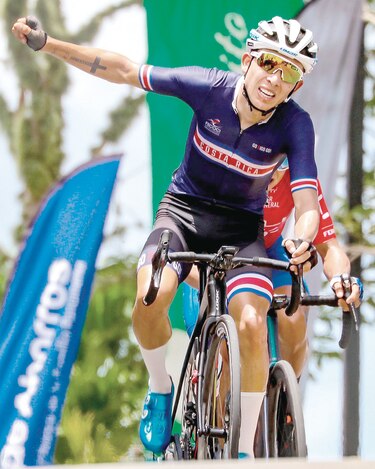 López se aferra al liderato en el Tour