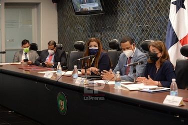 Ministra de Educación: Solo reanudarán clases semipresenciales 427 centros educativos públicos
