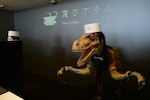 Inauguran en Japón un hotel que emplea robots para bajar costos; por noche habitación cuesta $80