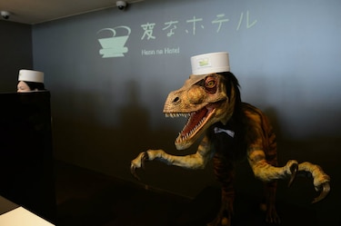 Inauguran en Japón un hotel que emplea robots para bajar costos; por noche habitación cuesta $80