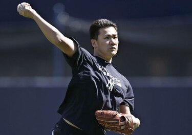 Tanaka se muestra recuperado de lesión en el codo y lanza con clase