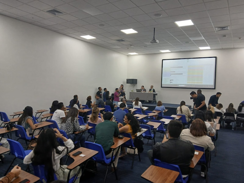 ¿Sin contrato ni salario? Médicos internos protestan por pagos atrasados