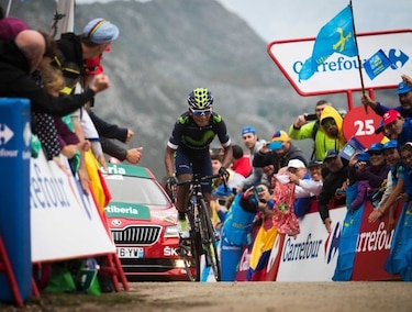 Nairo Quintana gana décima etapa y recupera el liderato