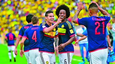 Colombia gana y escaló