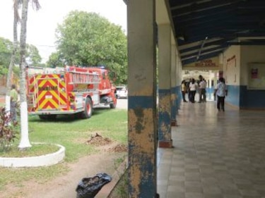 Confirman presencia de bomba en auto de directora de colegio
