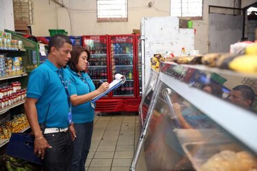 Acodeco multa a mil 331 comercios por incumplir con el control de precios
