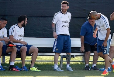 Martino aguarda con 'esperanza' que Messi juegue en el debut ante Chile