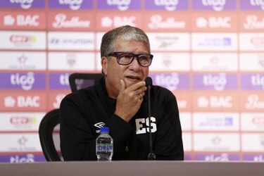 Bolillo Gómez da una lección de orgullo y amor por la camiseta