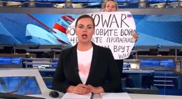 Detienen en Rusia a la periodista que protestó contra la ofensiva en Ucrania
