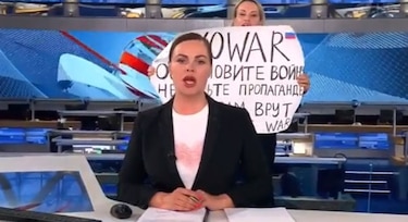 Detienen en Rusia a la periodista que protestó contra la ofensiva en Ucrania