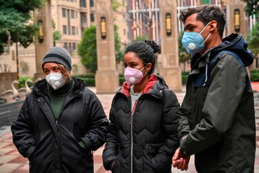 China restringe viajes y endurece medidas para luchar contra el virus