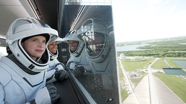Tripulación de SpaceX está ‘saludable, feliz y descansando’
