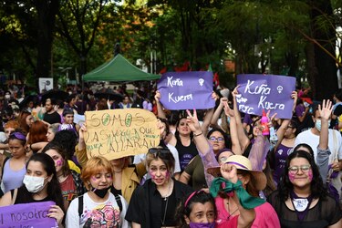 Miles salen a las calles en el mundo para pedir el fin de la violencia contra las mujeres