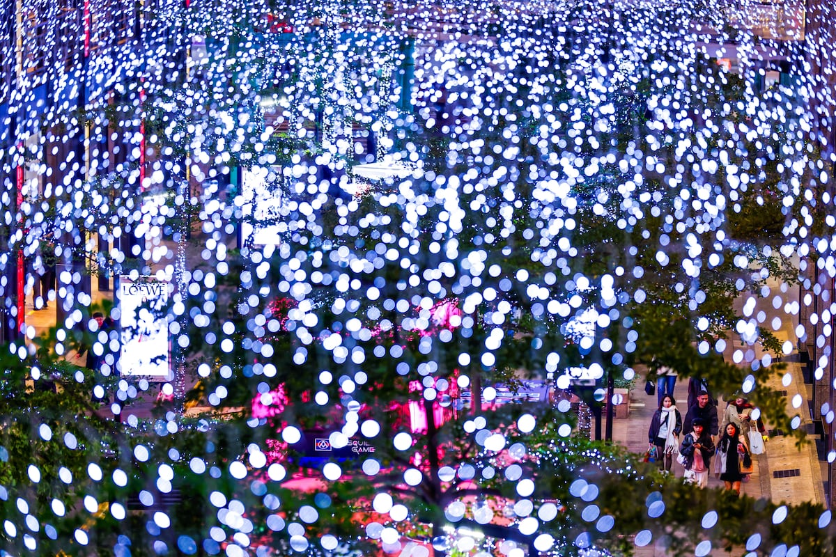 Así se ilumina el mundo para recibir la Navidad