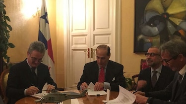 Firman contrato para la entrega de helicópteros de Finmeccanica
