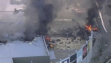 Australia: Una avioneta con cinco personas a bordo se estrelló contra centro comercial cerca de Melbourne