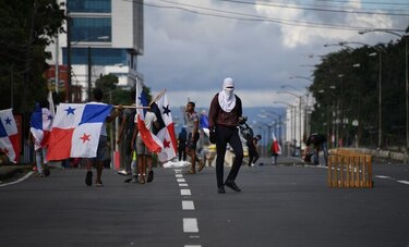 Universitarios reabren la  vía Transístmica tras diálogo con el rector