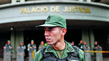 López acude a tribunal a escuchar nuevo fallo