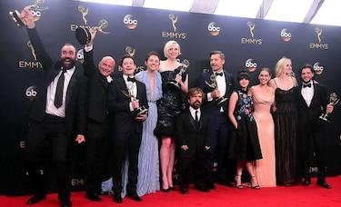 'Juego de tronos' hizo historia en unos Emmy muy políticos